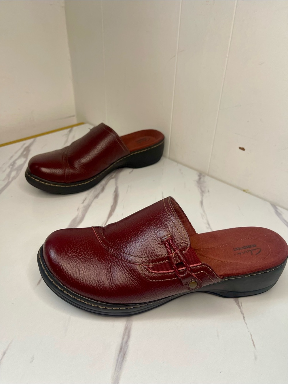 Clarks Burgundy Leather Slip-On Clogs Size 10 wide width